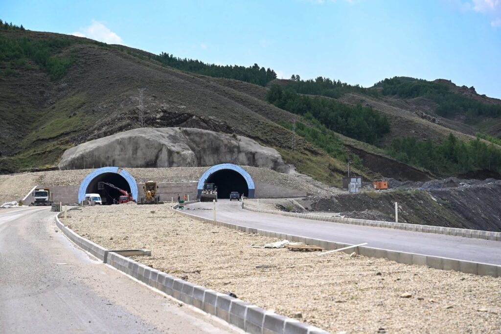 Erzurum-Rize arasındaki yolculuk süresini kısaltacak tünellerin yapımı sürüyor